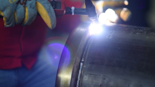 Gas metal arc welding (GMAW, MAG, MIG). MIG welding is a metal shielding gas welding process (GMAW) with inert gas, in which the light arc burns between a continuously fed melting wire electrode.