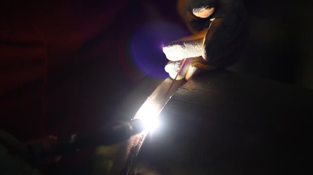 Gas metal arc welding (GMAW, MAG, MIG). MIG welding is a metal shielding gas welding process (GMAW) with inert gas, in which the light arc burns between a continuously fed melting wire electrode.
