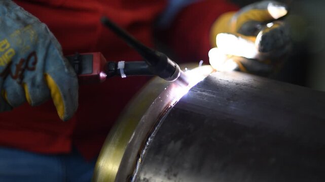 Gas metal arc welding (GMAW, MAG, MIG). MIG welding is a metal shielding gas welding process (GMAW) with inert gas, in which the light arc burns between a continuously fed melting wire electrode.