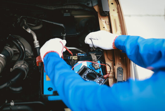 Automotive mechanics provide repair and inspection services for engines, electrical systems, tires, and engine oil. On-site service is available. The concept is automotive inspection and service.