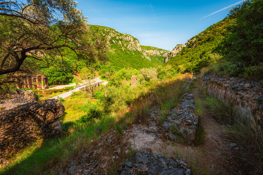 The ancient aqueduct that provided water to Nikopolis.