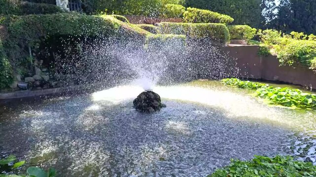 bassin et fontaine dans les jardins de Santa Clotilde &agrave; Lloret de Mar