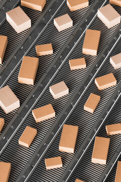 3D parallel parcel lane transporting boxes through automation