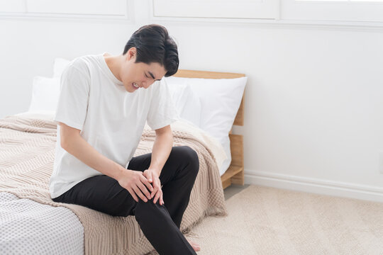 膝が痛い男性