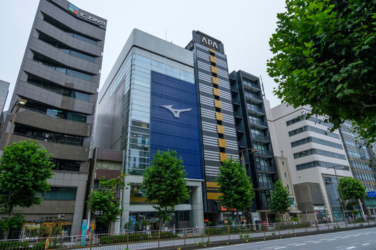 東証8022　スポーツ用品ミズノのフラッグシップストア【MIZUNO TOKYO】　：　東京都千代田区神田小川町