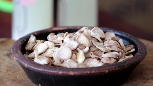 Korea rice wine makgeolli brewing process nuruk taro ingredient brewery alcohol liquor 한국 막걸리 제조과정 막걸리재료 누룩 쌀 토란 주조 양조 술 쌀막걸리 발효 가공 생산 식품 원료 곡물