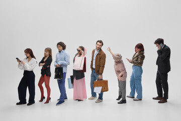 Obraz premium People waiting for click and collect grocery pickup with shopping bags and parcels. Concept of online shopping, order collection, fulfillment service, omnichannel retail and customer pickup.