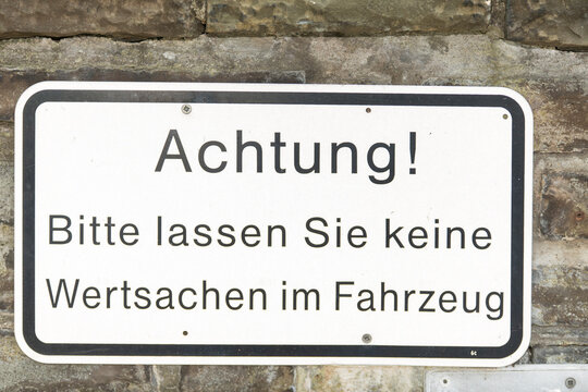 Hinweisschild - keine Wertsachen im Auto lassen