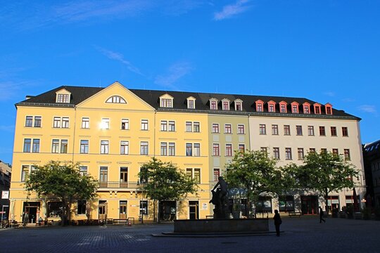 gera, deutschland - sanierte h&auml;userzeile am marktplatz 