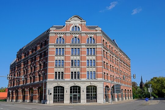 zeitz, deutschland - altes fabrikgeb&auml;ude 