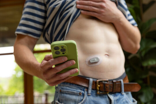 Mobile phone App continuous glucose monitor home