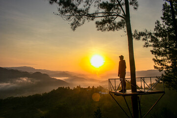 a man stands and faces the sun © Eriec