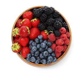 Obraz premium Fresh juicy berries in bowl isolated on white, top view