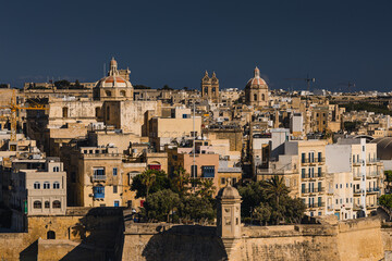 Fototapeta premium Charming historic streets and majestic architecture of Birgu (Vittoriosa), Malta. Admire the warm limestone facades, medieval defensive walls, and stunning waterfront marina views.