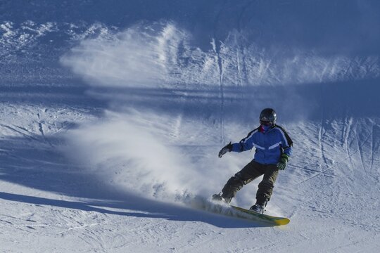 Snowboarder, 14 years old, Tegelberg, near F&uuml;ssen, Allg&auml;u Alps, Allg&auml;u, Bavaria, Germany
