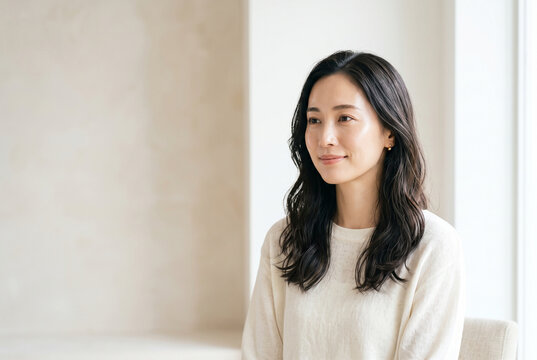窓際で穏やかに笑う日本人女性 Generative AI