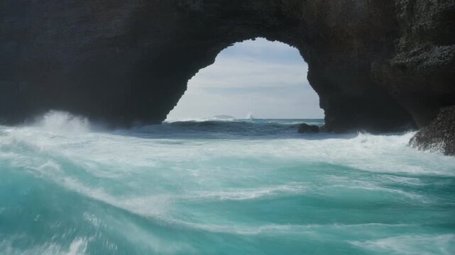 Powerful ocean waves splashing through the Aserrador Arch