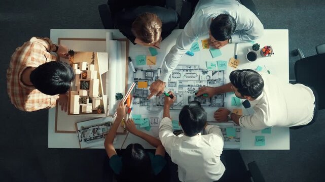 Time lapse of professional architect engineer team writing sticky notes and sticking note at house model while interior designer talking and discussing about building exterior designing. Alimentation.