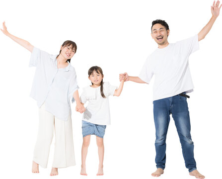 [背景透明切り抜き]仲良し笑顔の家族・幸せなファミリーライフと健康的な暮らし　保険やnisaなど教育や成長、全身で手を繋ぐ広げるバンザイポーズ半袖夏イメージ	