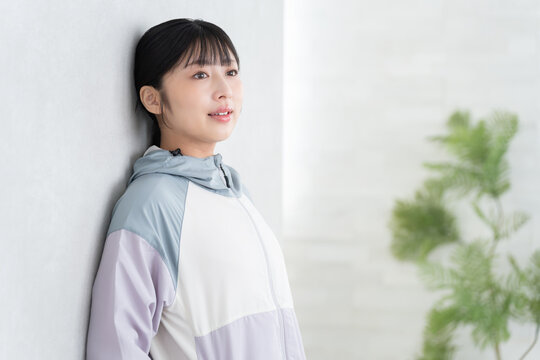 笑顔の女性・スポーツウェア