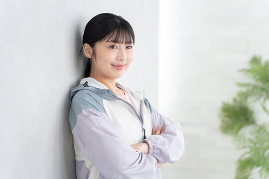 笑顔の女性・スポーツウェア