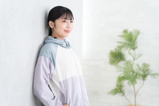 笑顔の女性・スポーツウェア