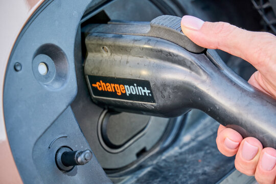 Charging Mazda CX-70 PHEV with ChargePoint Connector