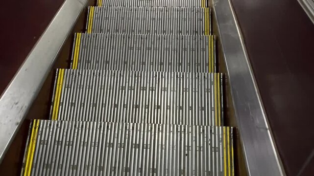 Escalator inspection for facility maintenance