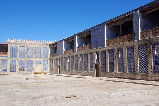 cour du harem du palais Tach Khaouli et son puit, Khiva