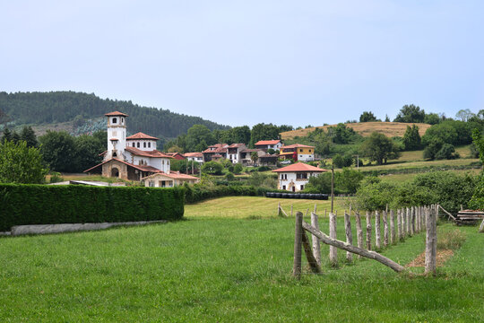 T&iacute;pico pueblo asturiano en Colunga