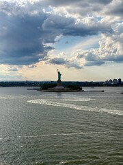 Fototapeta premium The Statue of Liberty and the New York City Skyline