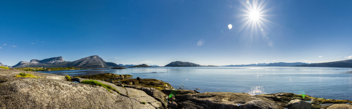 Wundervolle Fjordlandschaft am Efjord in Nordland in Norwegen