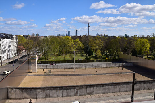 Berlin "Est" vu depuis le M&eacute;morial du Mur de Berlin