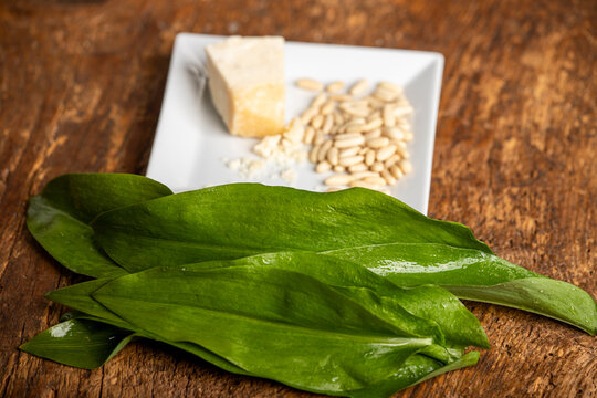 pesto ingredients