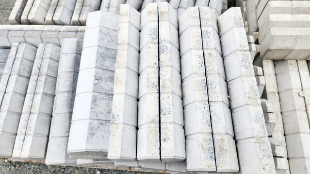 A place where materials for infrastructure and superstructure construction, roadside paving stones and paving stones are stored.