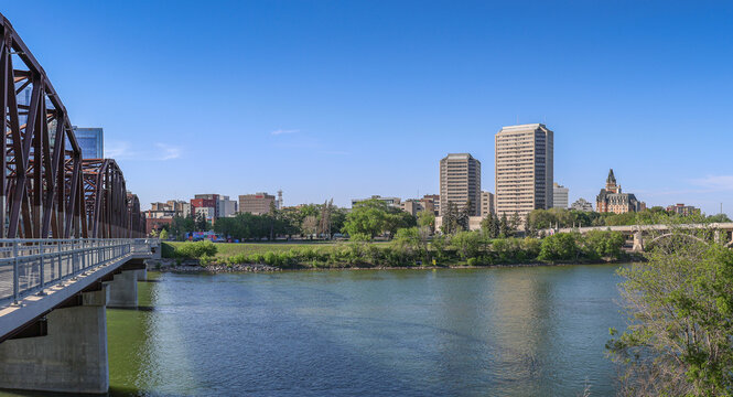 Triagonal view of Saskatoon downtown showing landmarks such as Victoria Bridge, Bessborough Hotel and South Saskatchewan River.