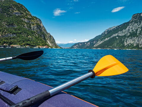 Visiting Lake Como on a canoe