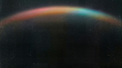 Obraz premium Dreamy rainbow arc in dark sky, subtle spectral light flare, atmospheric night background for weather and nature concepts