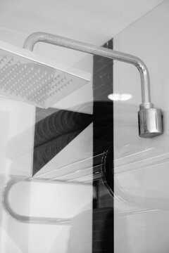 Details de douche dans salle de bain