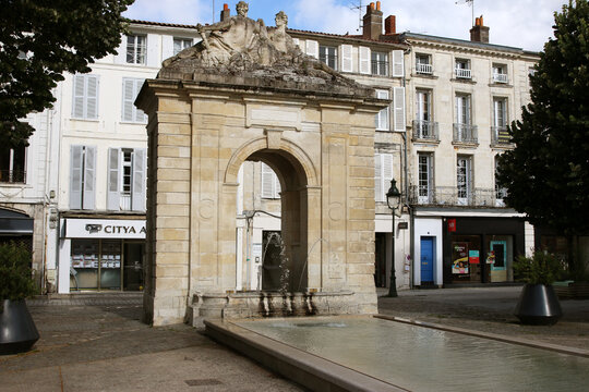 Rochefort - Fontaine Place Colbert
