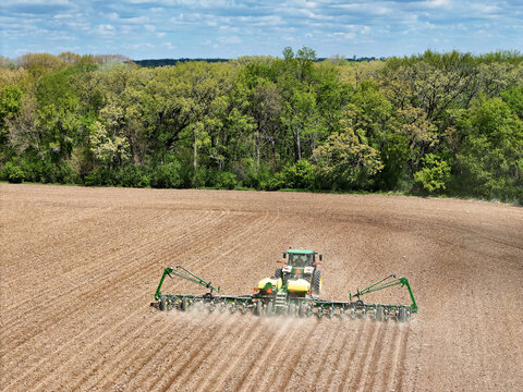 Roscoe, Illinois May 6, 2026 John Deere 7270R tractor pulling a John Deere 1770NT 24 row Central Fill Seed Delivery System planter