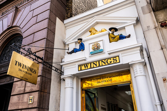 Entrance to Twinings flagship store at 216 Strand, London's oldest tea shop, founded 1706 by Thomas Twining. Neoclassical doorway with golden lions, built 1787; Royal Warrant holder since 1837, London