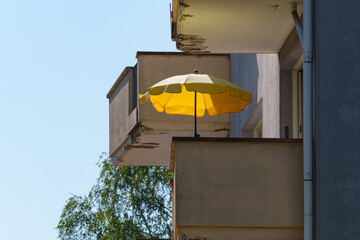 Parasol on apartment balcony provides shade during Europe's intense summer heatwave © Aleksandr Fedosov