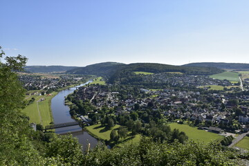 Blick vom Bismarckturm auf Bodenwerder und die Weser © TomGee
