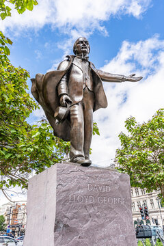 Bronze statue of David Lloyd George, first Welsh PM (1863&ndash;1945), by Glynn Williams (unveiled 2007), on a Welsh slate plinth, Parliament Square, Westminster, London, UK.