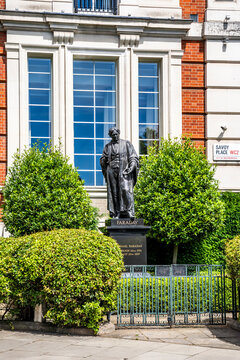 Bronze statue of Michael Faraday, pioneer of electromagnetic induction, by John Henry Foley (1988 cast of 1874 original), outside the Institution of Engineering and Technology, Savoy Place, London UK