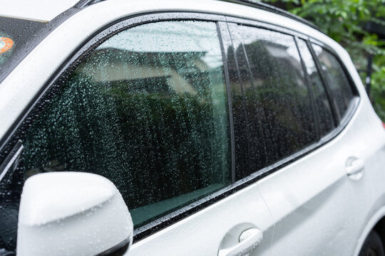 車　水滴　雨