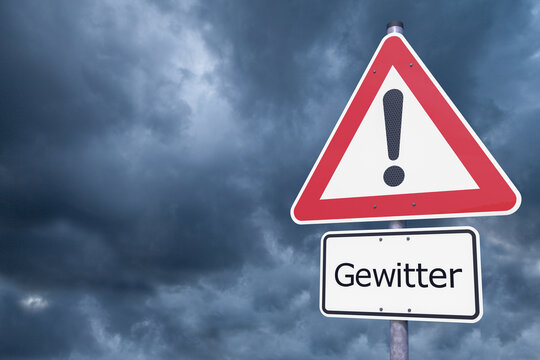 3d Illustation - Verkehrsschild - Achtung - Gewitter - Himmel - Wolken