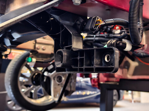 Detailed overview of automobile components accompanied by descriptive explanations of each part