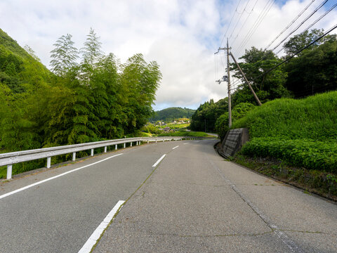 山間部を通る兵庫県道507号島川原線